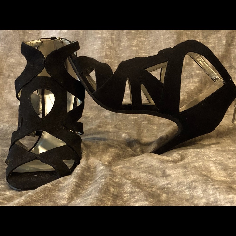 4” BLACK HEELS size 7 1/2